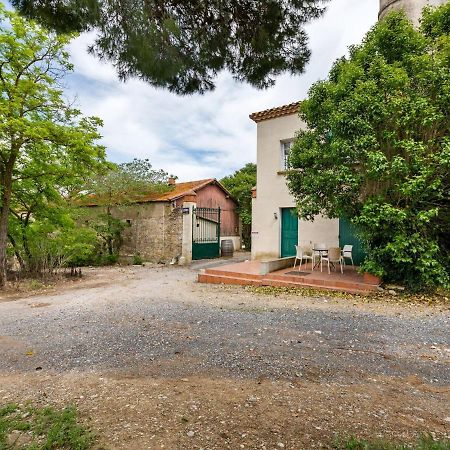 Apartment With Pool Amid Vineyards And Near The Beach Mèze Екстериор снимка