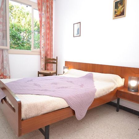 Apartment With Pool Amid Vineyards And Near The Beach Mèze Екстериор снимка