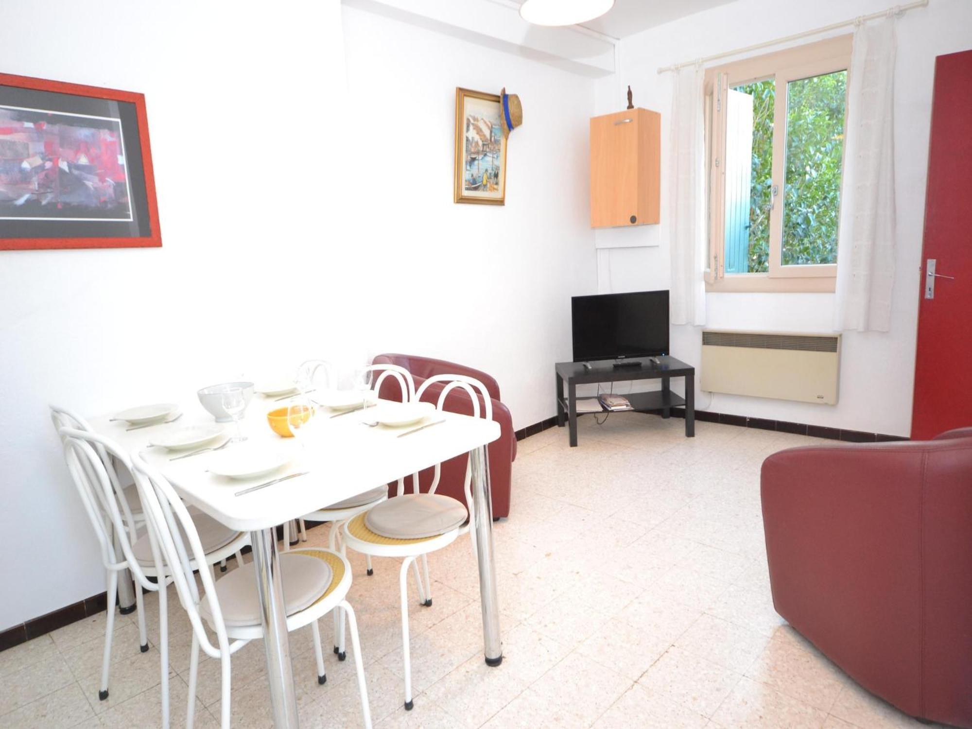Apartment With Pool Amid Vineyards And Near The Beach Mèze Екстериор снимка