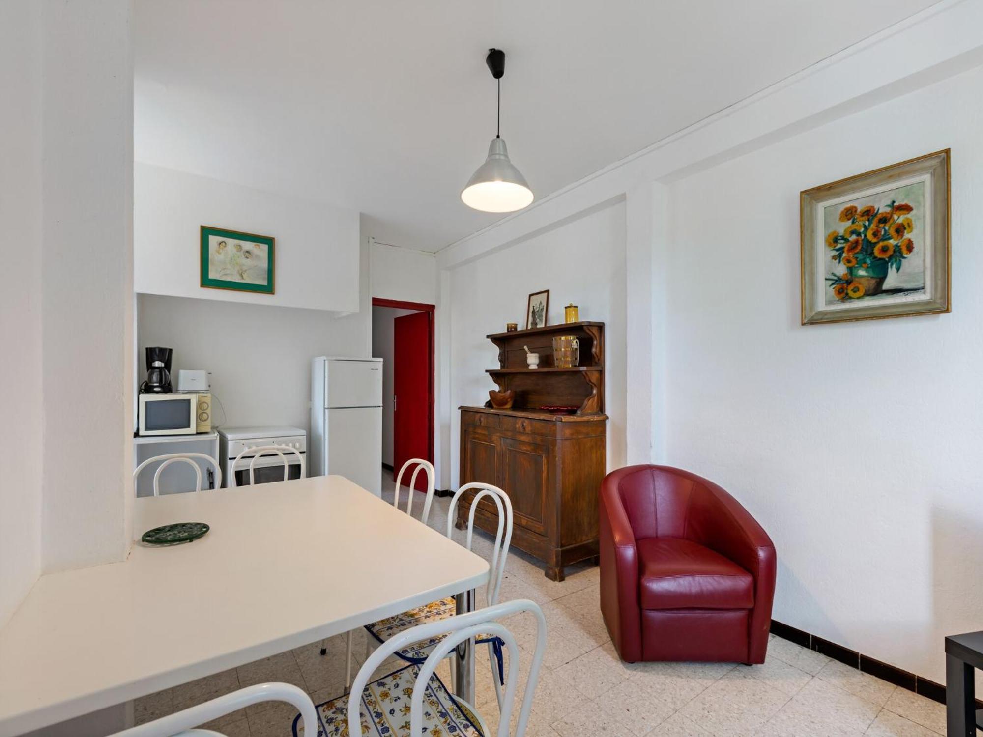 Apartment With Pool Amid Vineyards And Near The Beach Mèze Екстериор снимка